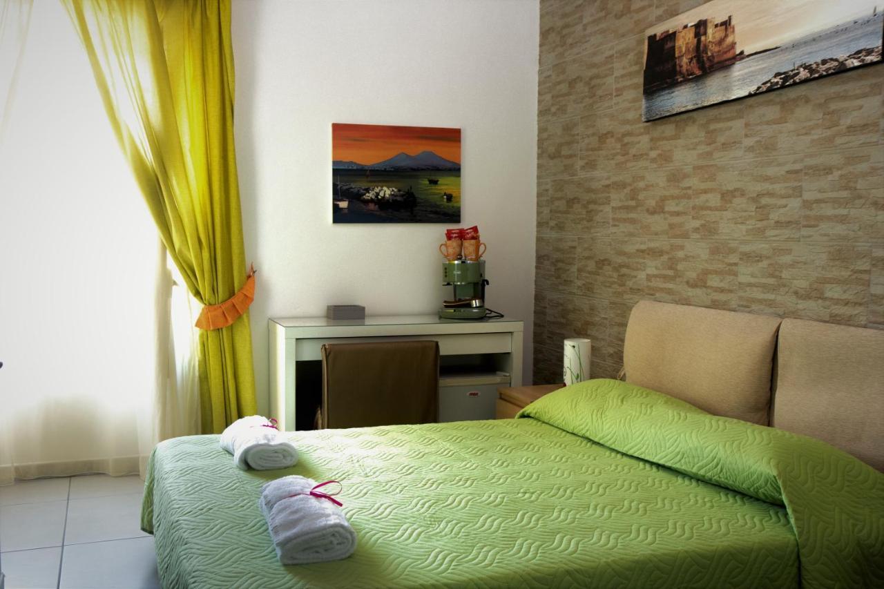 나폴리 Megaride Santa Lucia B&B 외부 사진