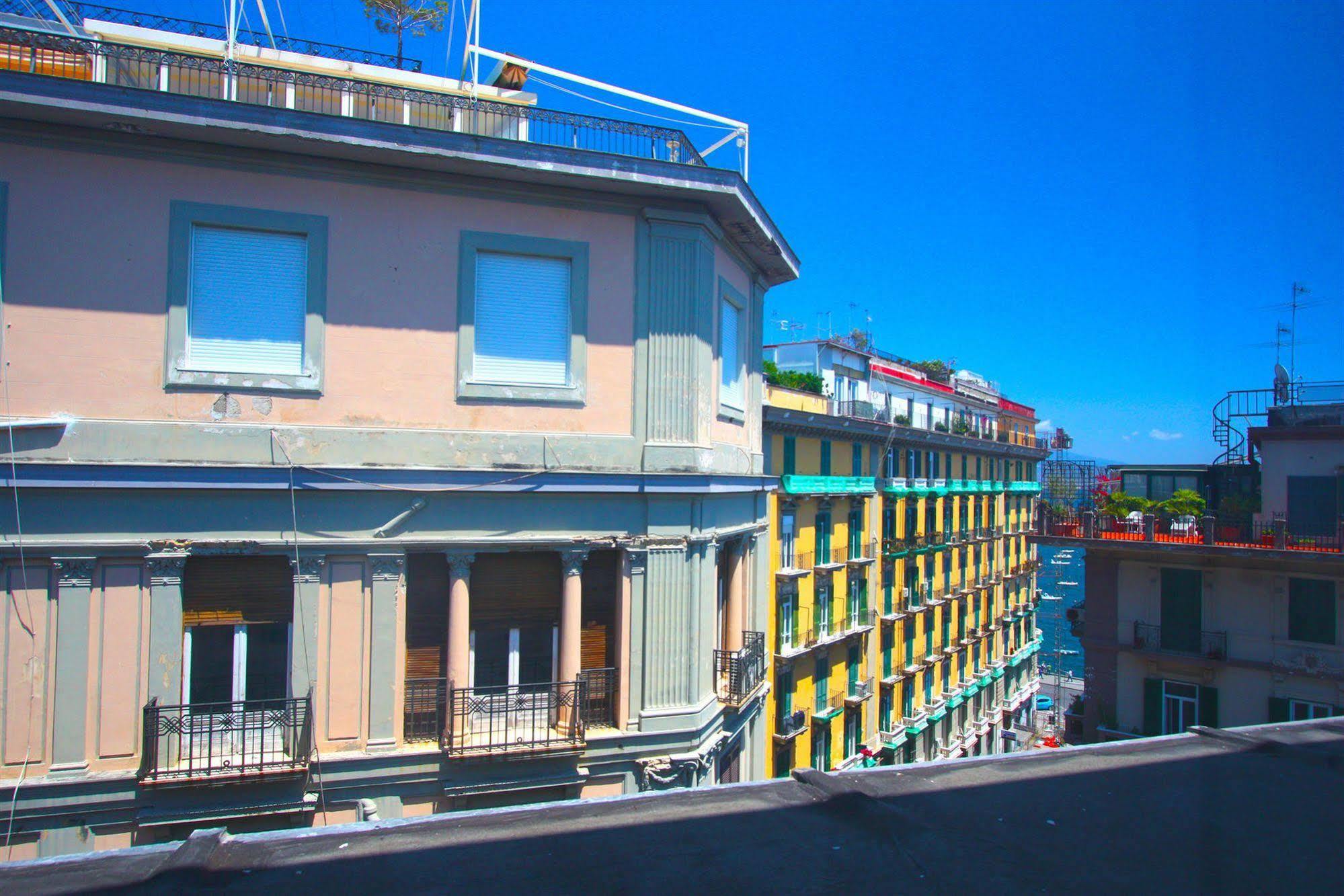 나폴리 Megaride Santa Lucia B&B 외부 사진