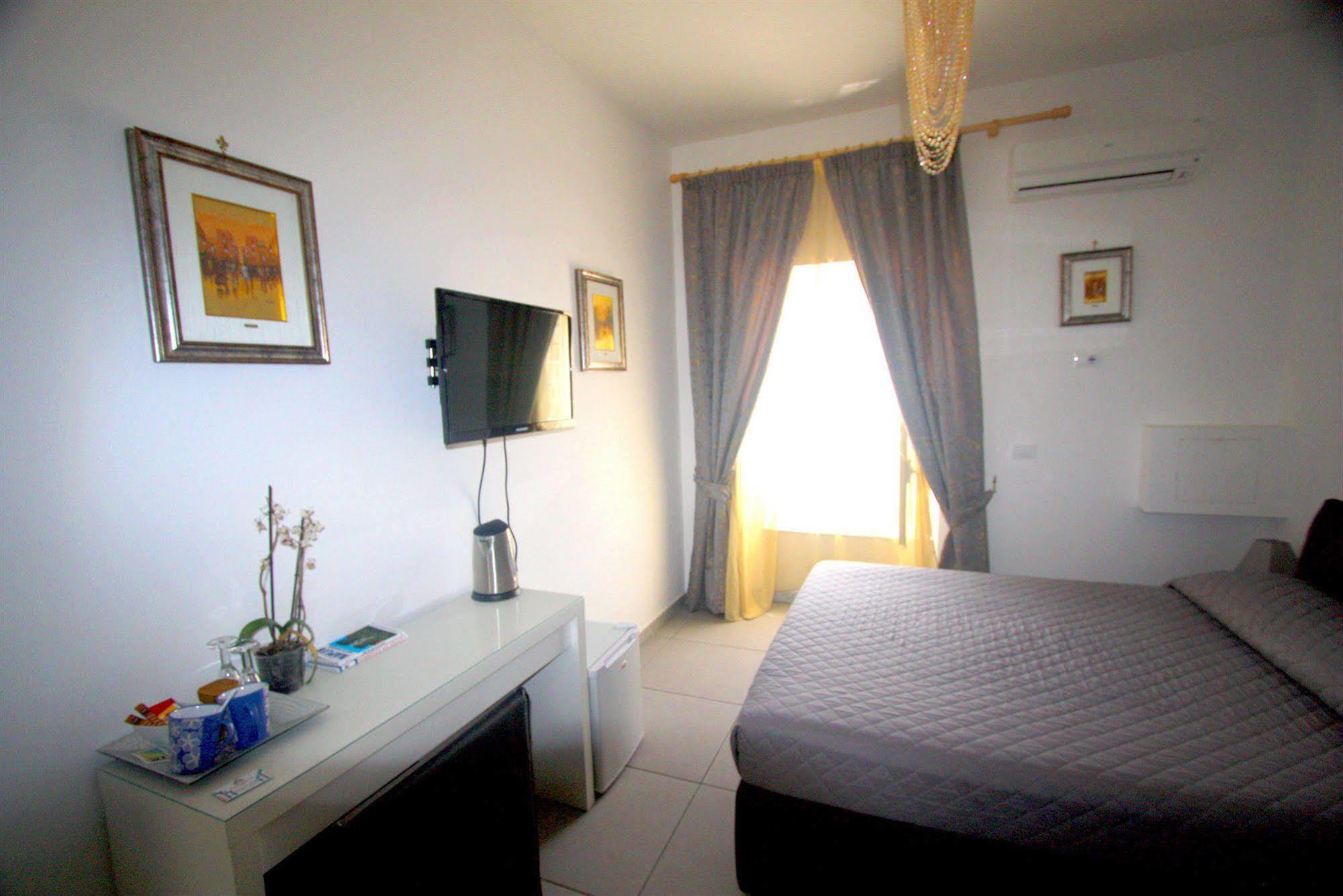 나폴리 Megaride Santa Lucia B&B 외부 사진